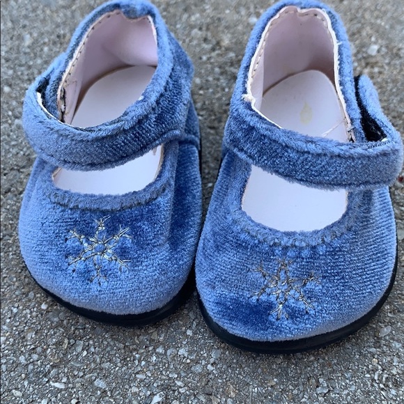 Rare American girl snow dress and FREE HANGER - Picture 4 of 4